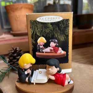 Decorative Peanuts Gang Schroder and Lucy on the piano Christmas ornament 