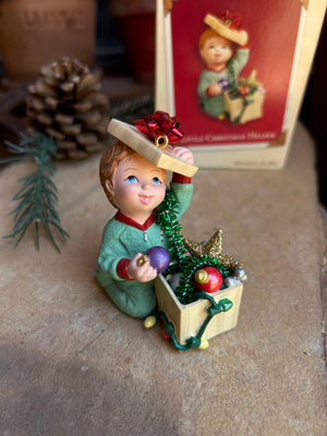 2003 LITTLE CHRISTMAS HELPER KEEPSAKE ORNAMENT NOSTALGIC LITTLE BOY HELPING WITH THE HOLIDAY DECORATING NEW IN BOX GREAT GIFT IDEA