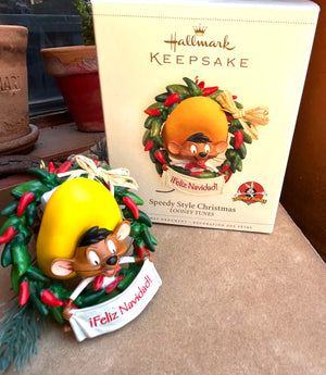 Hallmark Keepsake 2006 ornament with wreath and looney tunes speedy gonzales with a feliz navidad banner, adorable! andale andale buy me! 